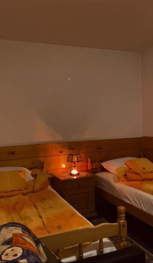 Bed And Breakfast Vila Lala Яхорина Экстерьер фото