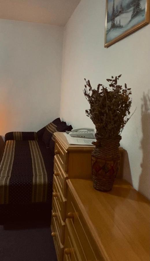 Bed And Breakfast Vila Lala Яхорина Экстерьер фото